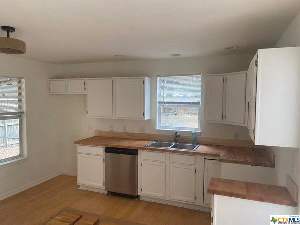 Foto del edificio - 303 Lakeview Blvd