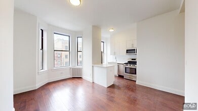 Building Photo - 17 W 125th St