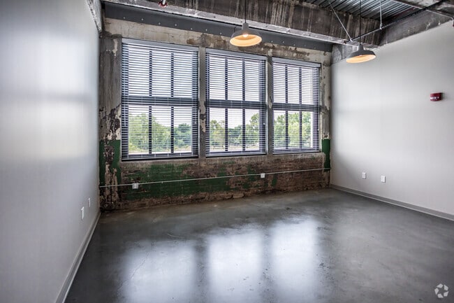 1 BR, 1 BA - 773FT - Conwood Flats