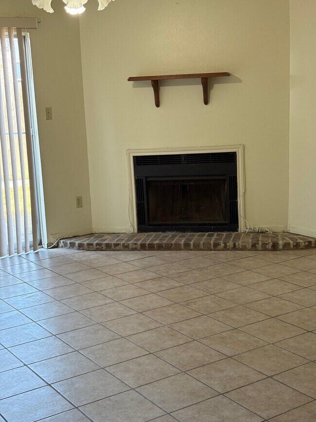Foto del edificio - 8645 Elvin Dr