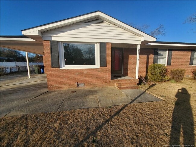 Foto del edificio - 1208 Cullen Dr