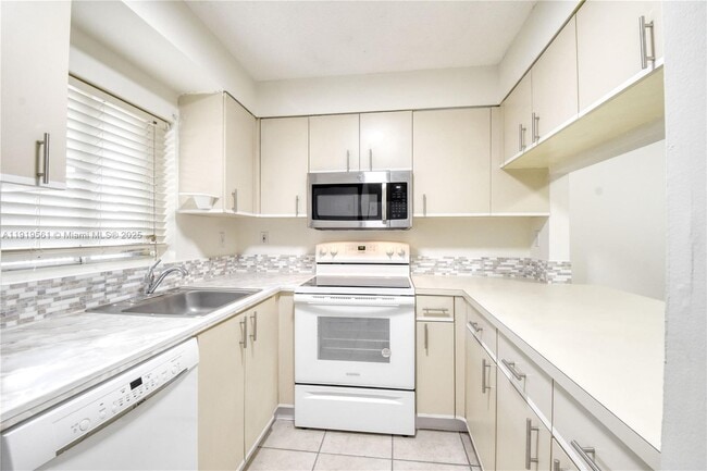 Building Photo - 14900 SW 82nd Terrace