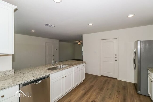 Foto del edificio - Coming Soon!