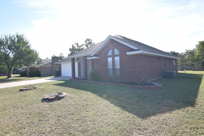 Foto del edificio - 4304 Frog Dr