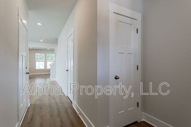 Building Photo - Hickory Heights