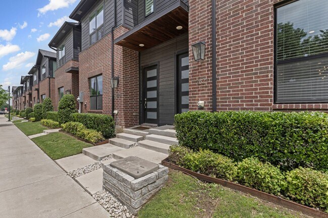 Foto del edificio - 3 BR, 2.1 Bath TCU area townhome