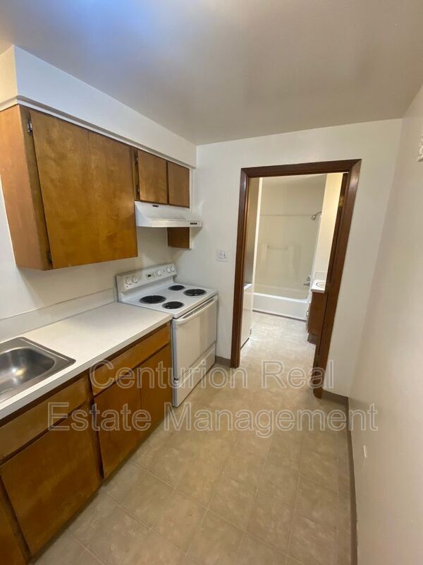 Building Photo - 154 Manbrin Dr NE