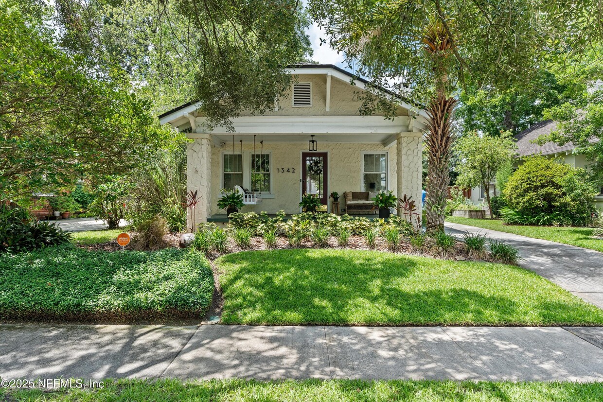 Primary Photo - 1342 Hollywood Ave