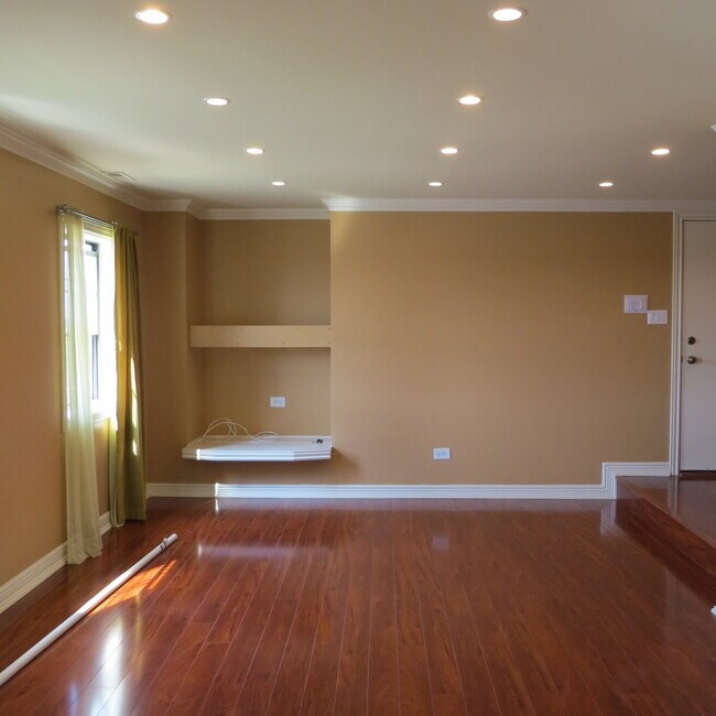 Building Photo - 1512 W Jefferson Ave