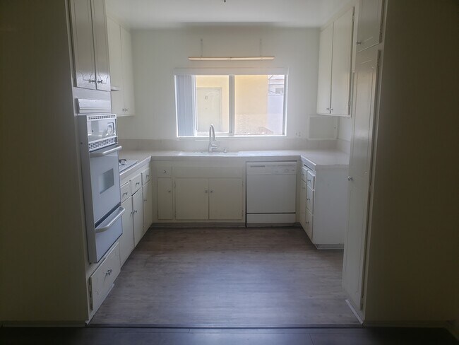 Foto del edificio - 3111 S Canfield Ave