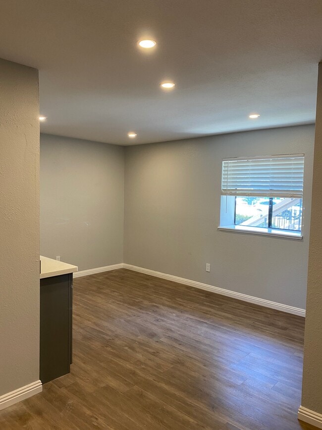 Dining room - 3263 Shadow Park Plz