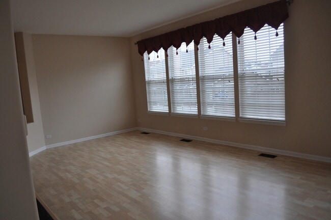 Building Photo - 452 Amherst St