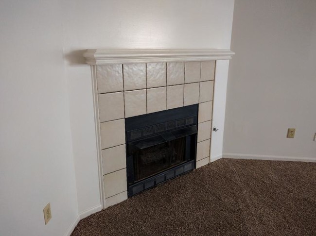 Building Photo - 752 SW Lemans Ln