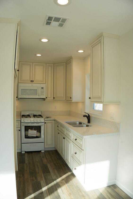 Foto principal - 1239 N Verdugo Rd