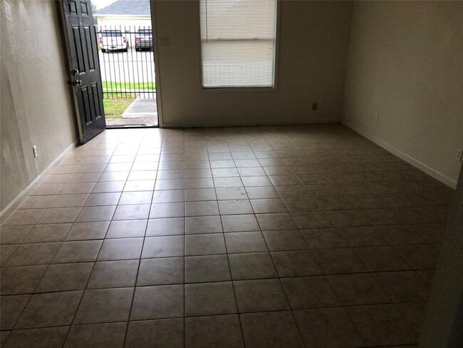 Building Photo - 719 Barren Springs Dr
