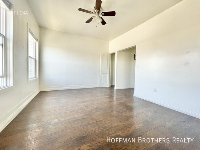 Building Photo - 1906 Cimarron St