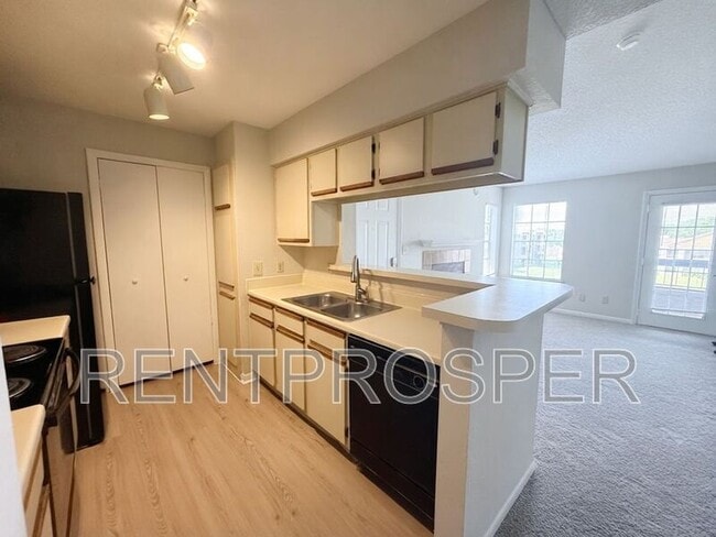 Building Photo - 5501 Rosebriar Way