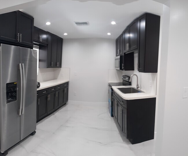 Foto del edificio - 2379 NW 102nd St