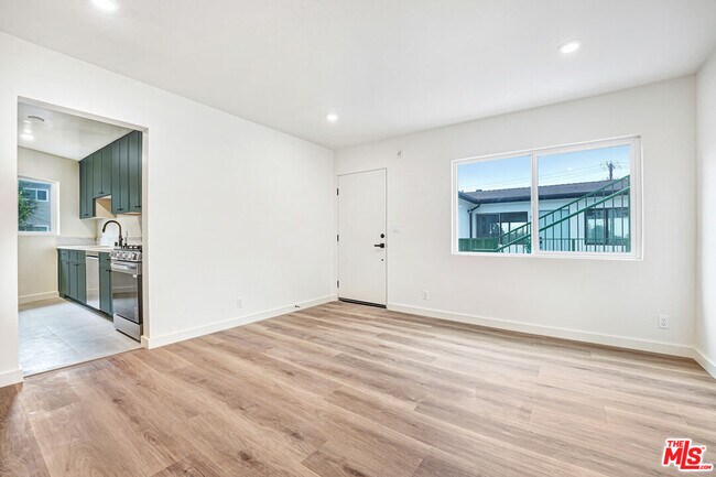 Foto del edificio - 16185 Sunset Blvd