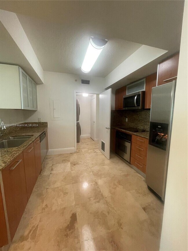 Foto del edificio - 9055 SW 73rd Ct