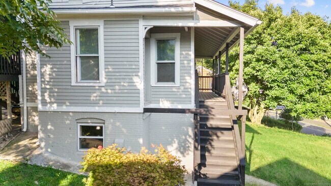 Building Photo - 19 Woodbridge Ave