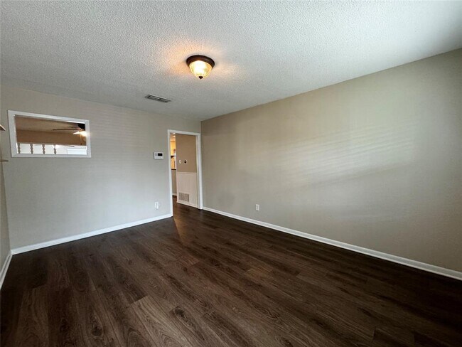 Foto del edificio - 8420 Maine Dr