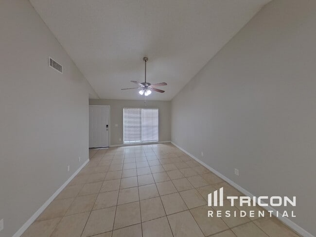 Building Photo - 1624 Crossridge Dr