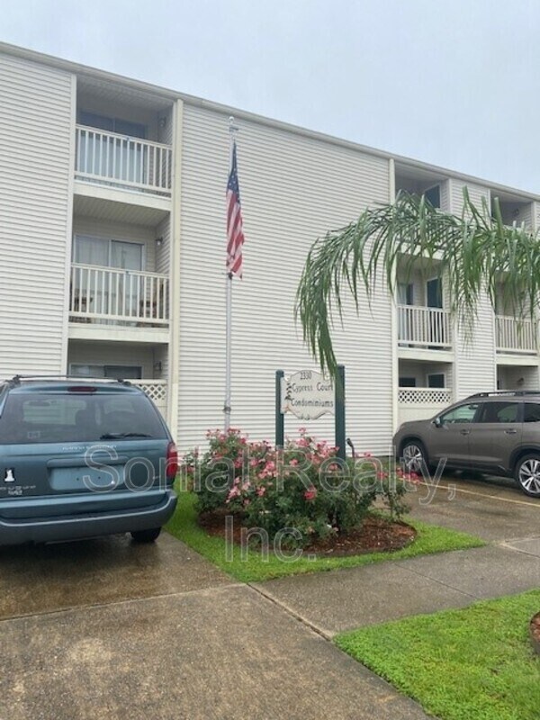 Primary Photo - 2330 Edenborn Ave