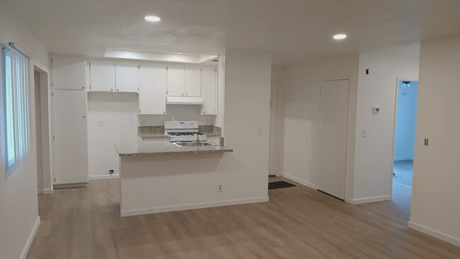 1300A - 1300A Apartment