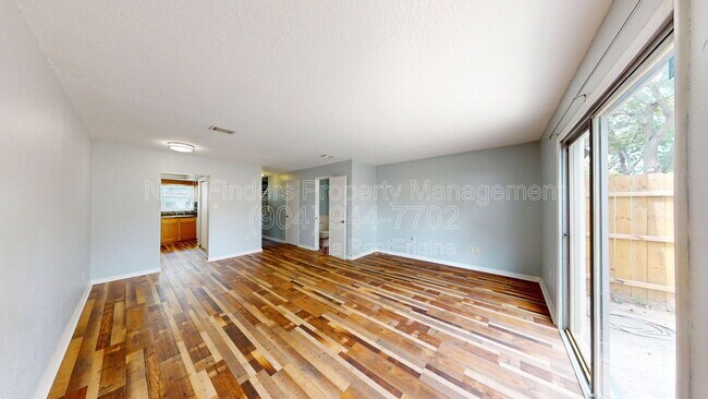 Foto del edificio - 11406 Bedford Oaks Dr