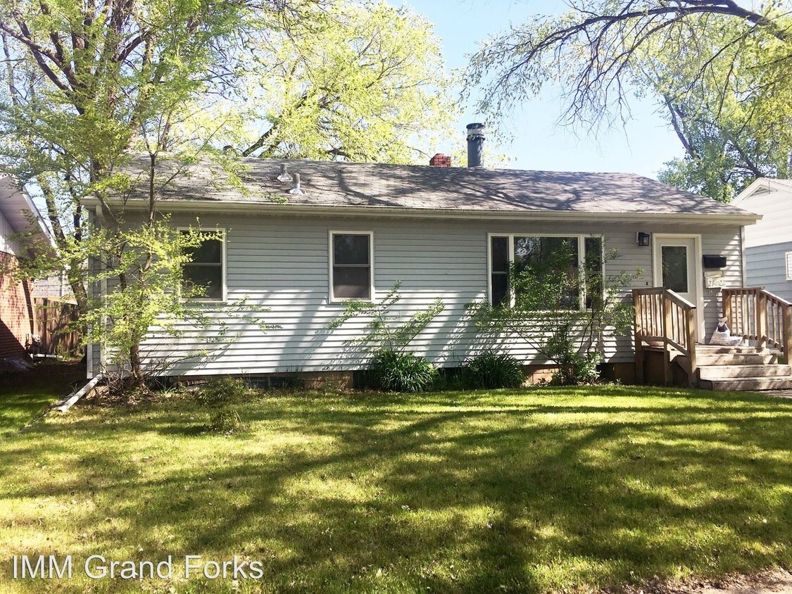 Foto principal - 2122 12th Ave N