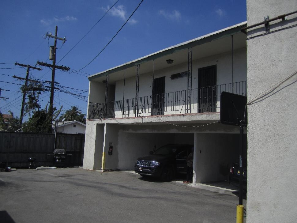 Building Photo - 3711 S Western Ave