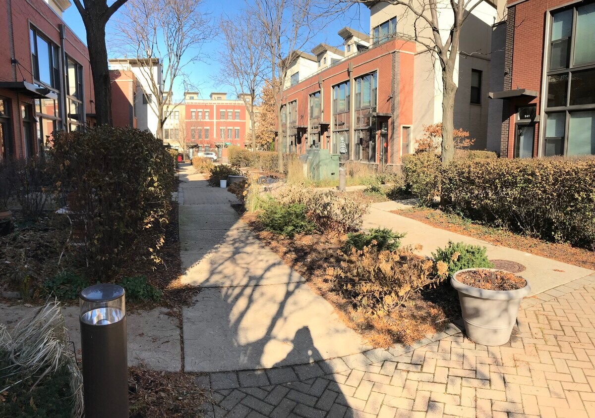 Primary Photo - 960 N Crosby St