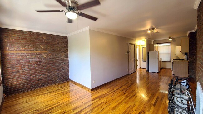 Building Photo - 216 6th St