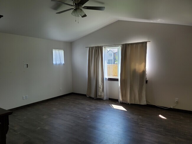 Foto del edificio - 301 Boone Dr