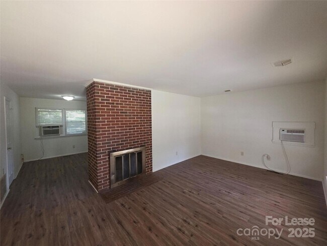 Foto del edificio - 501 Candystick Ln