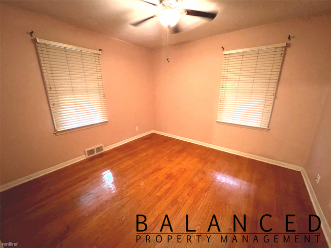 Foto del edificio - 2 br, 2 bath House - 4309 SW 17th Ter