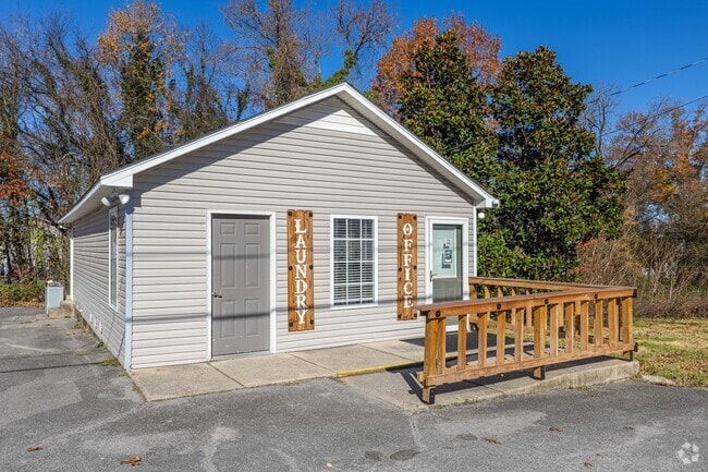 Leasing Office and Laundry Facility - Magnolia Village Apartments