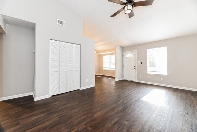 Building Photo - Charming 4 Bedroom in Summerville!
