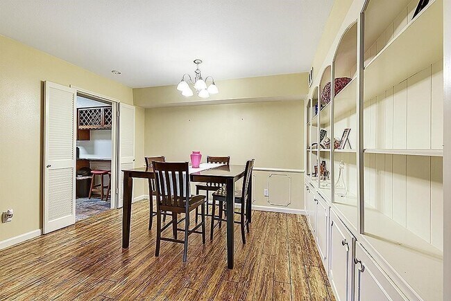 Foto del edificio - 361 N Post Oak Ln