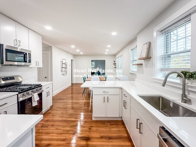 Foto del edificio - 65-67 Saint James Cir. Unit 2