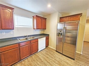 Building Photo - 200 S Mount Charleston Dr E