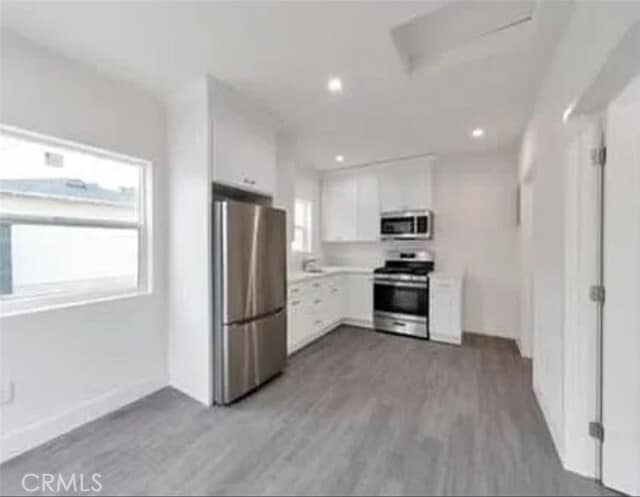 Building Photo - 6159 Clybourn Ave