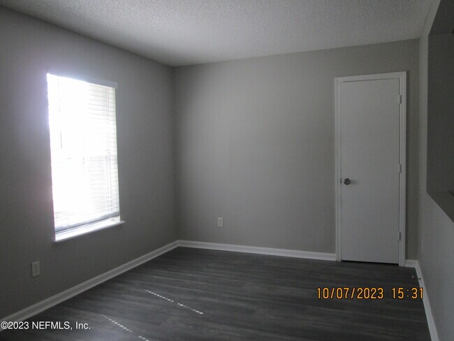 Foto del edificio - 9601 Hazel Lake Dr