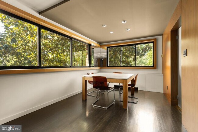 Foto del edificio - 2725 39th St NW