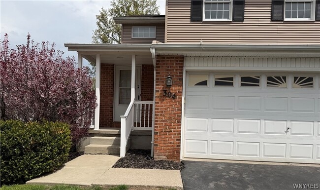 Building Photo - 304 Forest Edge Dr