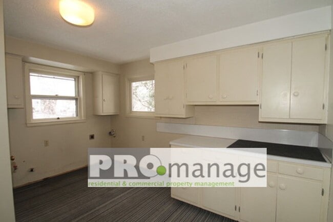 Building Photo - 205 8th St