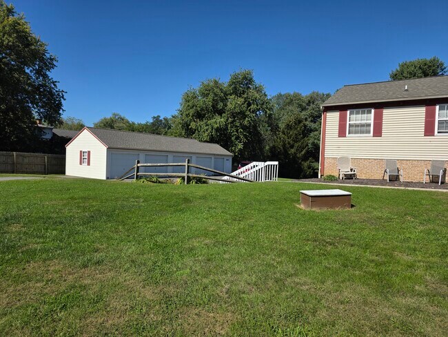Side - 152 Church St
