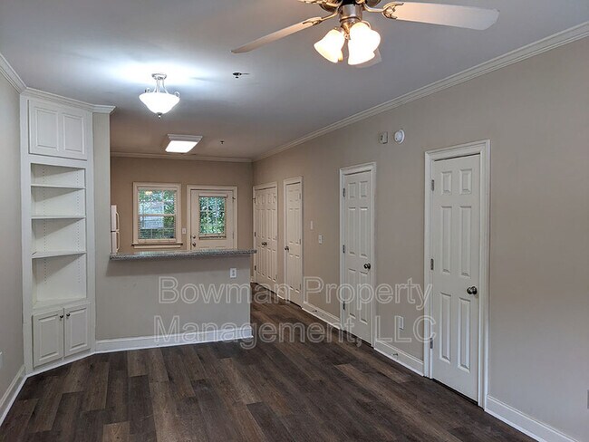 Building Photo - 460 Barnett Shoals Rd