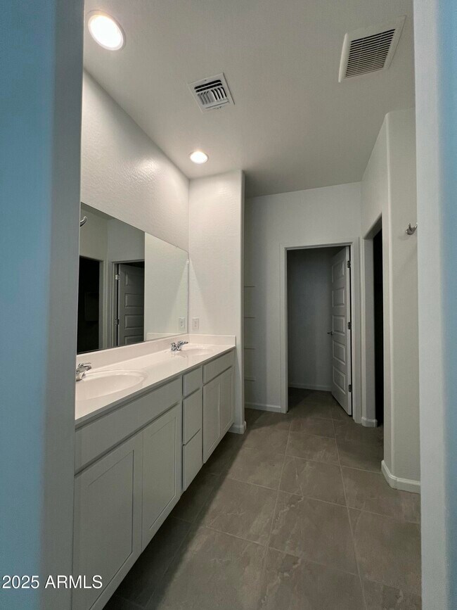 Foto del edificio - 23189 W Marguerite Ave